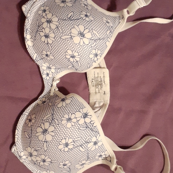Ambrielle Bra 34C - Picture 1 of 4